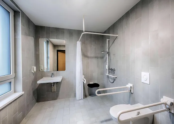 Koeln-frechen מלון 3*