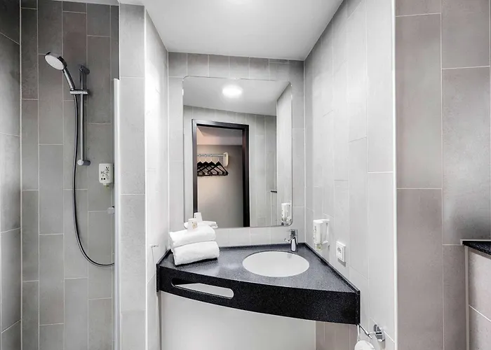 Koeln-frechen מלון פרכן